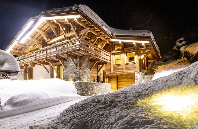 CHALET GRAND PARADIS, comfort, refinement, 7 bedrooms, cinema, SPA, near center