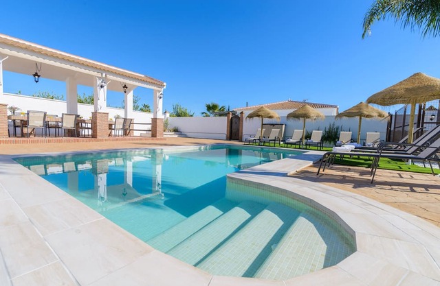 Country House Zambrana with Heated Pool, Terrace, Mini Golf, Basketball Court, Wi-Fi & Air Conditioning; Parking Available