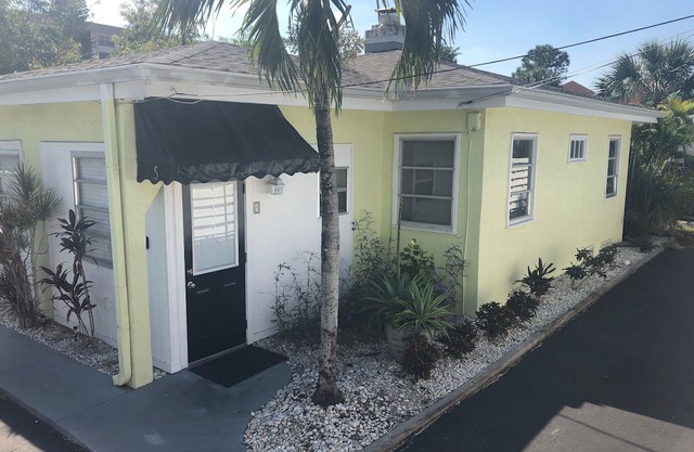 Playa privada a 1 cuadra de la playa de Lido. 1/2 milla St. Armand Circle