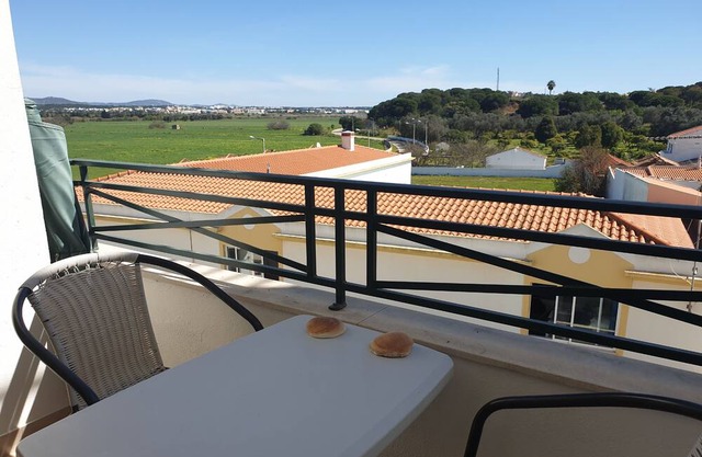 Cosy Apartment T1 at Falesia Beach Albufeira with a swimming pool