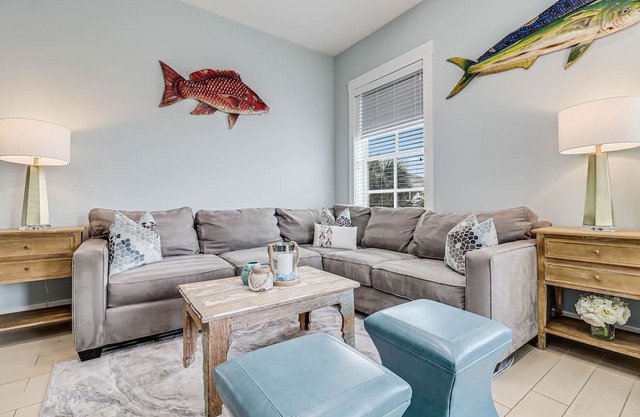 ¡Quédate y juega con nosotros en este espacioso condominio de 3 habitaciones!