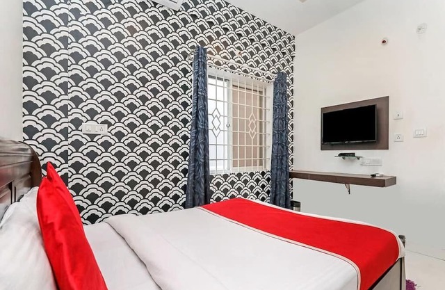 Glorious Rooms Stay near Hebbal Railway Station