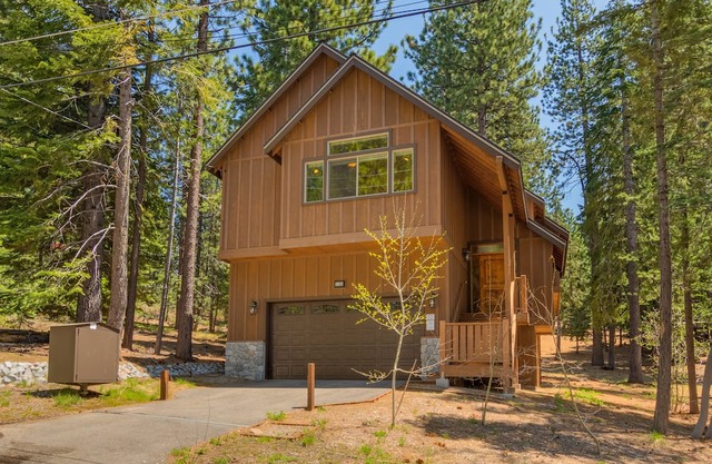 Impresionante casa de 4 dormitorios con jacuzzi en Tahoe Paradise-South Lake Tahoe