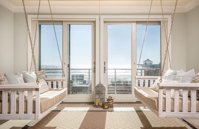 BEACHFRONT, Rooftop Deck, 360-Degree Views