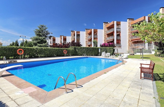 CAN PARRAMON PISCINE TENNIS ROSES