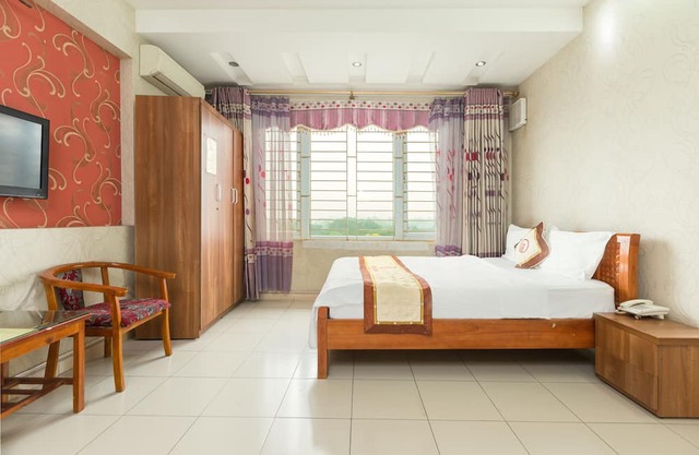 SPOT ON 693 Hoang Long Hotel