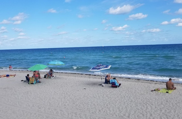 Oceanfront 2Bedroom/2 baths in Hollywood Beach, Florida