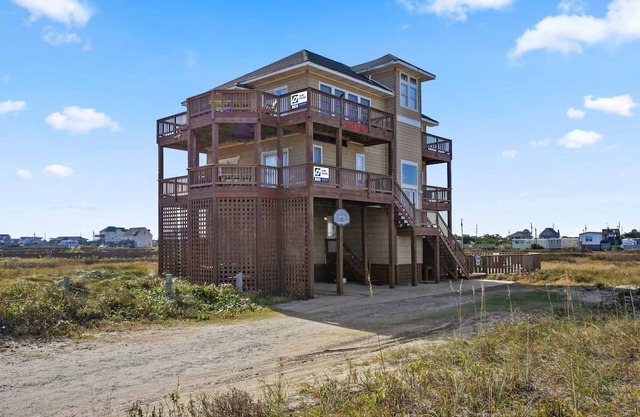 Perros bienvenidos! Semi-Oceanfront, Rodanthe w / Pool, jacuzzi, sala de juegos y sala multimedia
