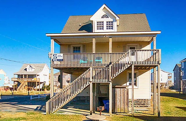 Disfrute de esta casa con vista al mar en Rodanthe con bañera de hidromasaje, fácil acceso a la playa, agradable para el perro