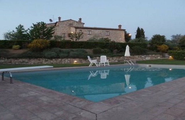 Apartment with pool in village in Chainti