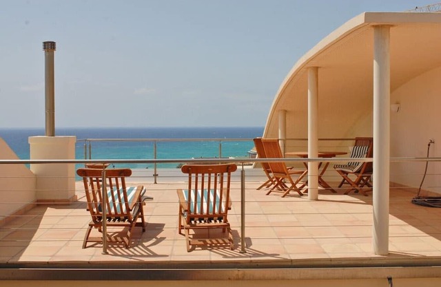 Villa con piscina privada y conexión Wi-Fi gratuita, cerca del mar, patio protegido
