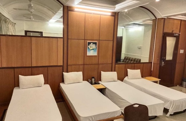 HOTEL KARAN PALACE
