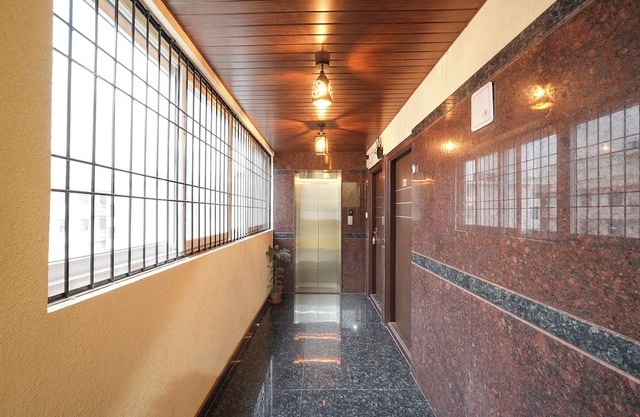 Fabhotel Royal Suites I
