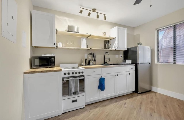 Huntsville Studio Modern Retreat Near Downtown