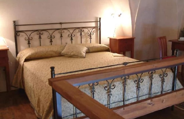 ONE WAY ROOMS