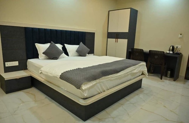 Arahnyam Bhimtal With Pool & Cafe