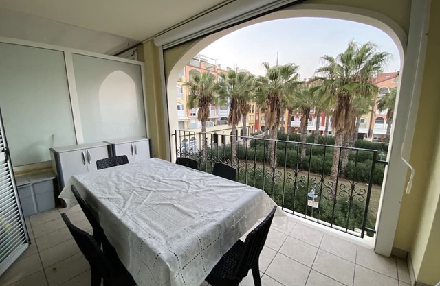 Ref 37 Summer rental – Seafront two bedroom apartment