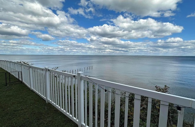 Cliffside Chesapeake Bay Cottage: Pet-friendly, Easy DC Drive