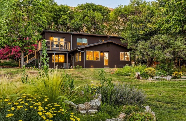 The Spring House Pool & Spa + Oak Creek Access