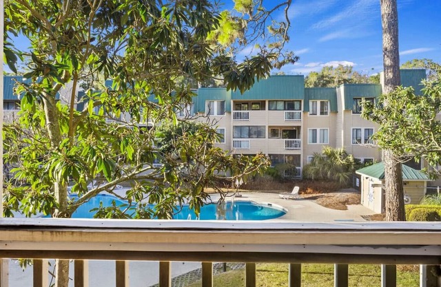 2BR 2 Min to Beach Pool Tennis King Bed