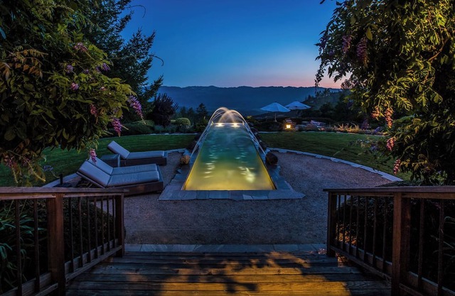 Very private, oversized vineyard Estate, 5 bedrooms, views over Napa Valley pool