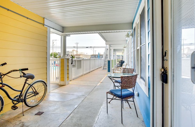 Walk to Beach: Poolside Condo in Wildwood Crest!