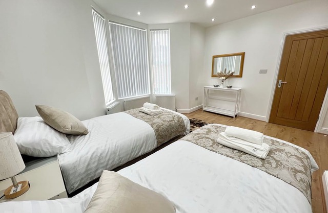 BRAND NEW|Free WiFi & Parking|5 Min to city centre