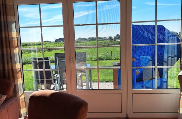 Holiday Home 'Springflut' with Shared Garden and Wi-Fi