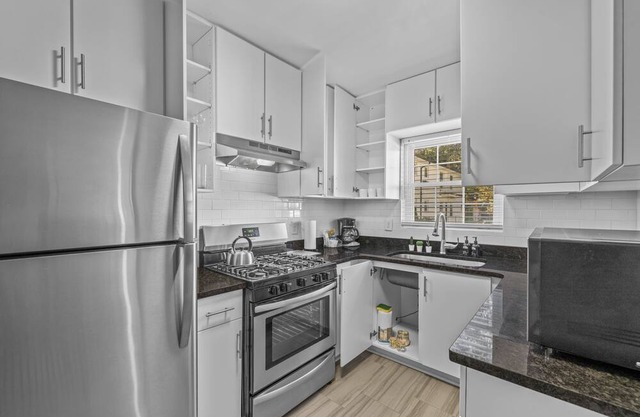 Charming One Bedroom in Virginia Highland!