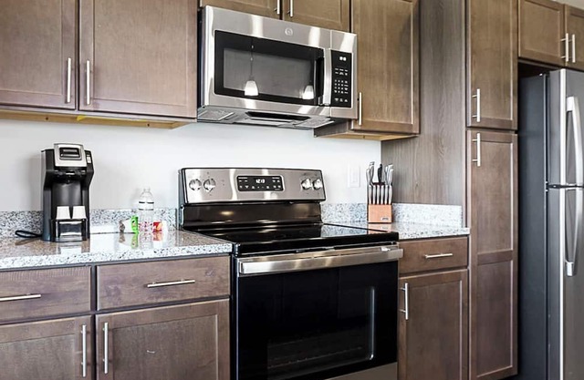 Barsala l Charming 2BR with Fitness Center & Pool Access!