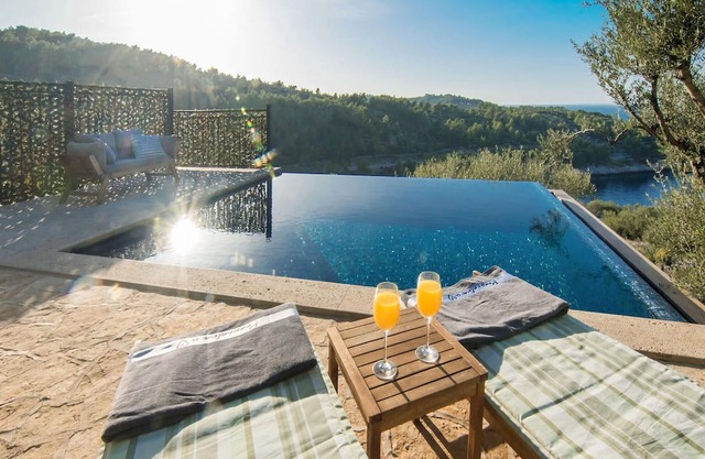 Spend your next holiday in this holiday home, idyllically situated above the bay of Vela Luka.
