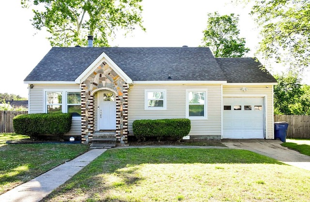 Charming 2-bedroom house with WiFi and AC in Fort Smith