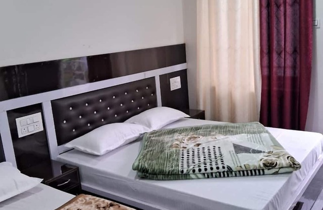 Goroomgo Uniyal Residency Uttarkashi