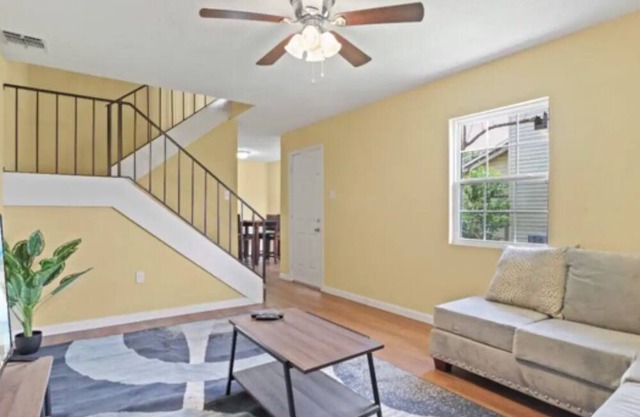 Charming 2-bedroom townhome 9 Min to Casino’s, Dining and Mall.