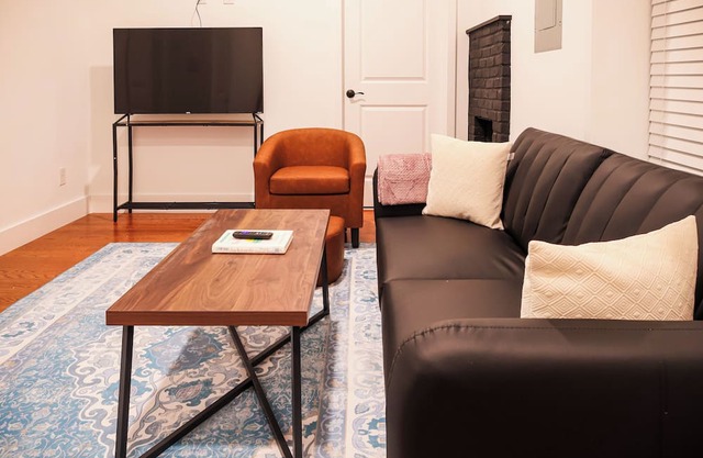 This house is a 1 bedroom(s), 1 bathrooms, located in Rochester, NY.
