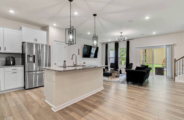 Luxury/Modern Townhome Close To Downtown Raleigh - GREAT FOR TRAVEL NURSES