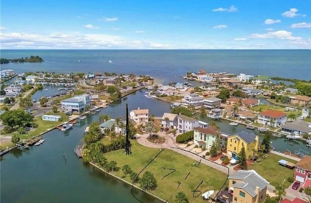 Beachy waterfront1 bedroom apartment in Hudson Fl Gulf of Mexico community
