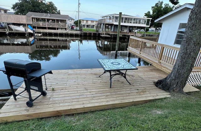 Tiny House on the Water in Slidell with WiFi, AC