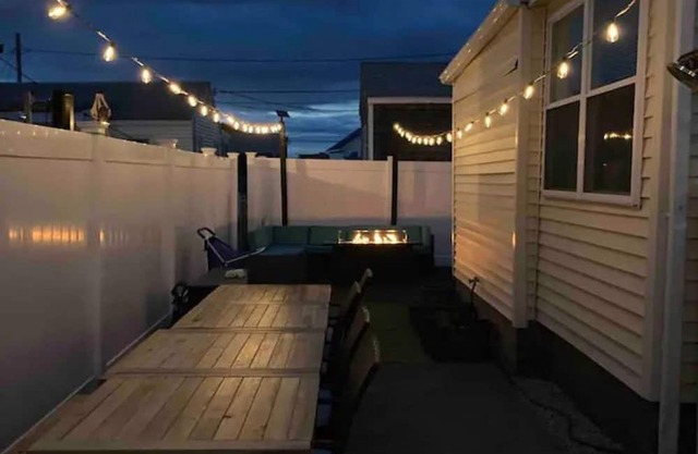 Updated beach cottage with plenty of amenities and 4 parking spots!