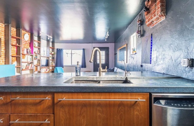 Kink5280, MileHigh Adult Playhouse