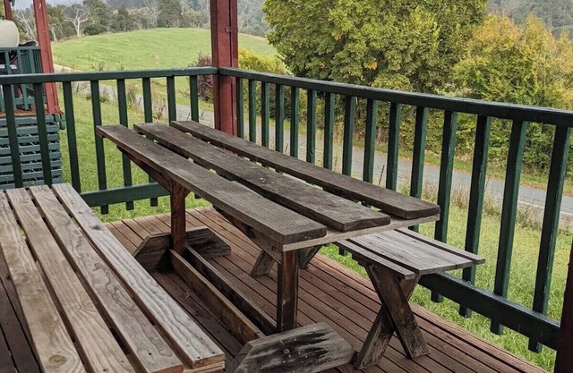 High country cottage, majestic views & fireplace
