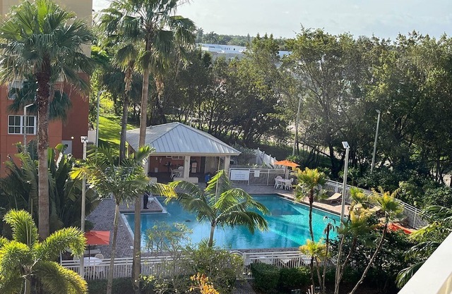 Luxury one bedroom and one bathroom unit with full amenities