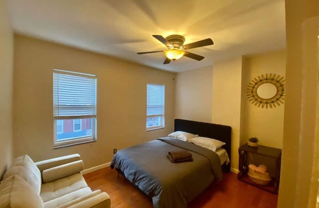 Cozy Private En-Suite in South Philly with AC and wifi