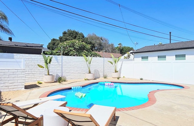 Luxurious Pool House in Glendora