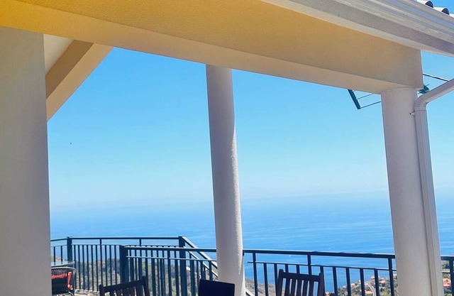 Panoramic sea and Mountain View 2 Bedroom house