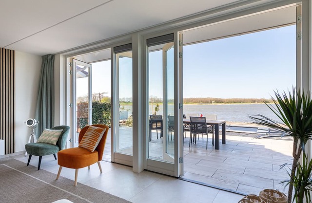 Beachhouse Wadmeer. Kom tot Rust aan het Water!