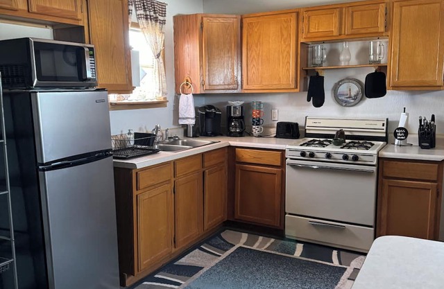Cozy 2-bedroom mobile home in enchanting Elephant Butte with AC, WiFi, and quiet