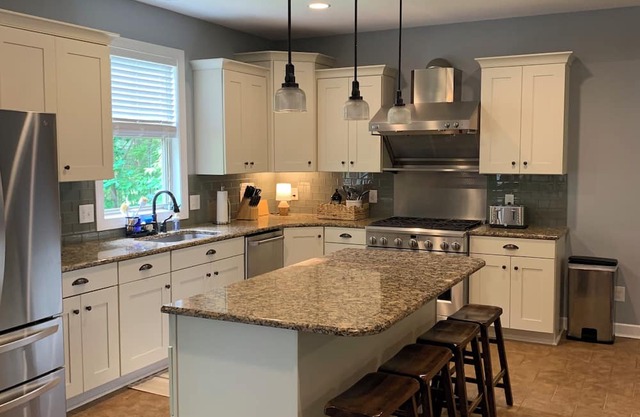 Lakefront/Quiet Cove/Boat Parking & Access, Sleeps 8