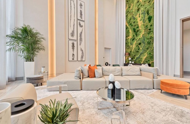 2B/2B Doral Oasis: Spacious Escape
