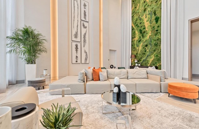 Luxury Doral Escape: Chic 1BR Comfort